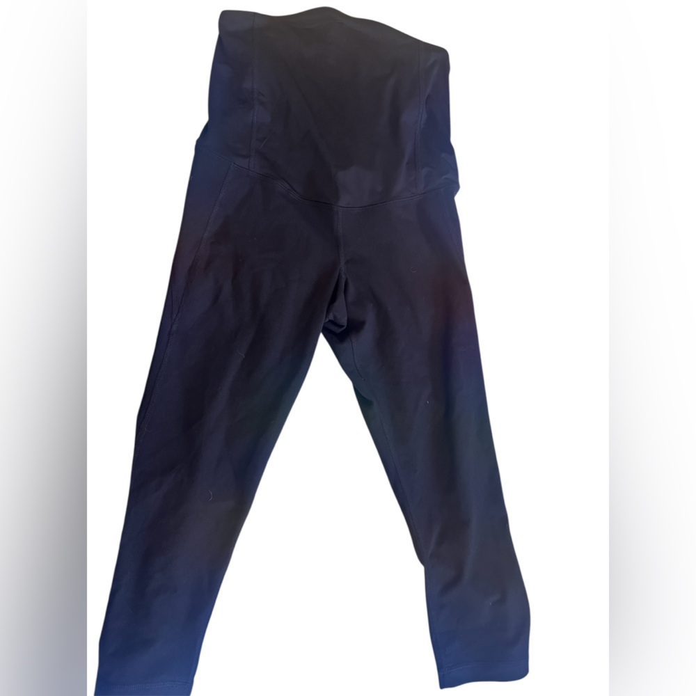MATERNITY Ingrid & Isabel Black Crossover Panel Active Knee Capri Crop Leggings
